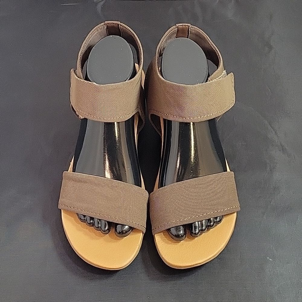 BRAND NEW BARETRAPS DOUBLE VELCRO STRAP OPEN TOE WOMEN"S SANDAL - Picture 3 of 13